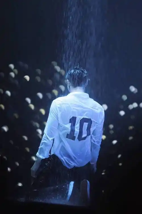 高颜值背影照大赛##张艺兴[超话]