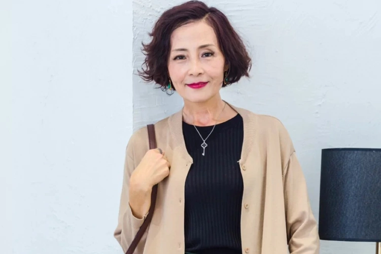 50岁女人最好放弃黑长直吧这几位漂亮大妈精致短发优雅又减龄