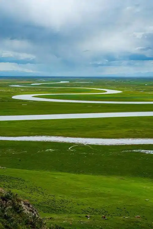 巴音布鲁克草原最佳游玩时节:5月-9月中旬.