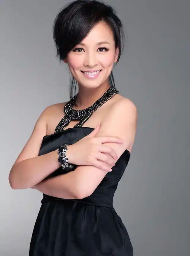 "酒窝美女"张庭