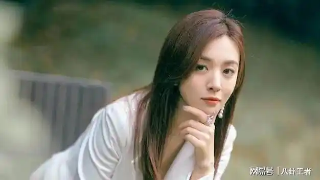 俞灏明王晓晨曝恋情!晒拥抱照朋友圈官宣喜讯,前任胡歌杨幂已哭晕