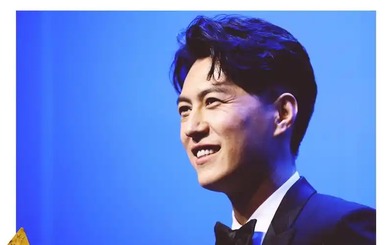 微博正文 2016-12-19 来自 哔哩哔哩 关注 靳东纪梵希上海粉丝见面会