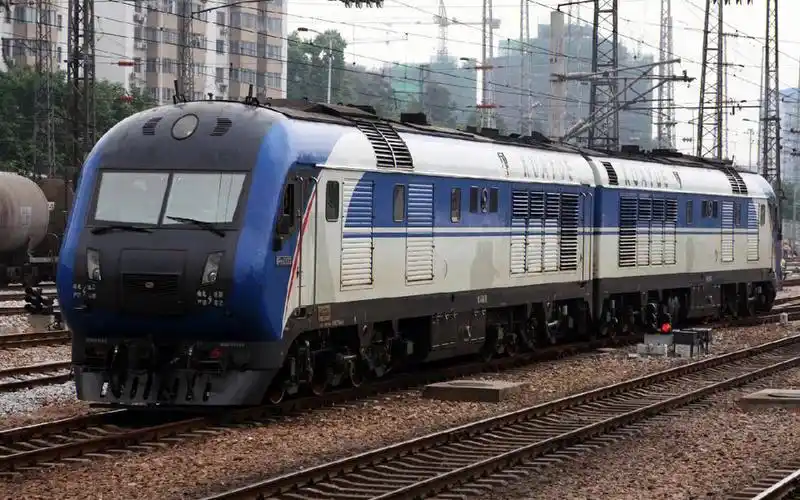 东风11g型内燃机车(df11g),是中国铁路使用的固定重联准高速柴油机车