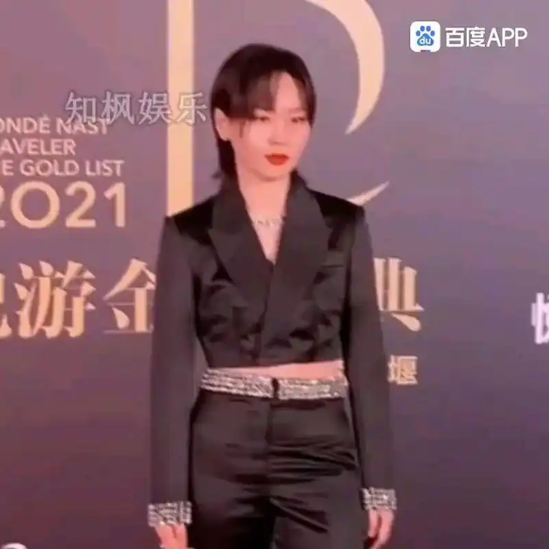 张国立不再隐瞒与周笔畅的真实关系,这也难怪两人结婚多年未育子女.