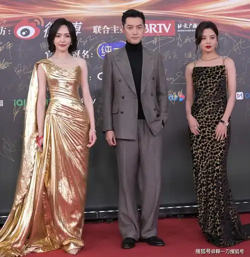 这一次,走红毯的古力娜扎却没有那么幸运了,她穿上这件礼服,完全是