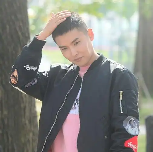 韩国男星服兵役第一步理寸头哪家颜值经得起考验赵寅成元斌帅