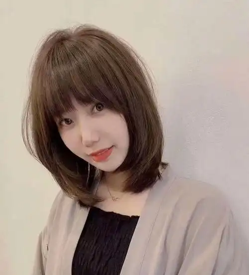 2020年流行 刘海碎剪,中长发留这种,刘海最显脸小!