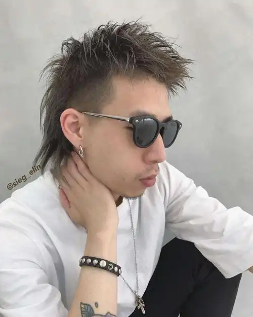 男士狼尾发型怎么留好看复古味mullet头风潮席卷娱乐圈