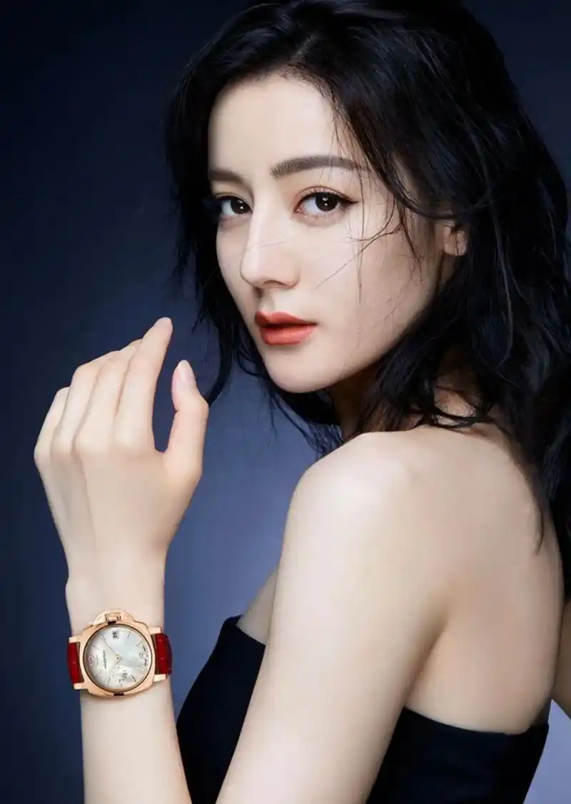 迪丽热巴壁纸烟花的光是一瞬间的但你眼睛里的光是永恒的