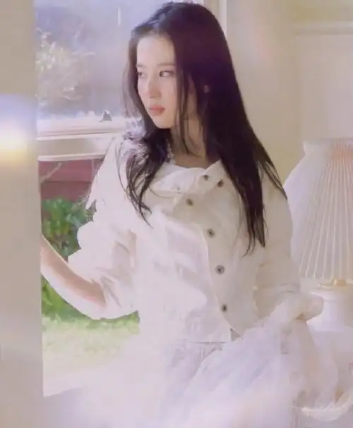 #刘亦菲白色吊带裙#