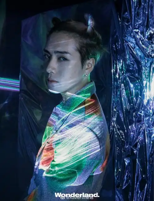 王嘉尔首位wonderland中英双封艺人##王嘉尔wonderland封面大片