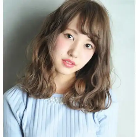 女生好看的齐肩式卷发发型 时尚又有女人味