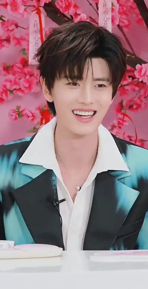 任嘉伦超话rjl#任苒时光#rjl#月满桃颜任你相会#截修 x 94直播 12p