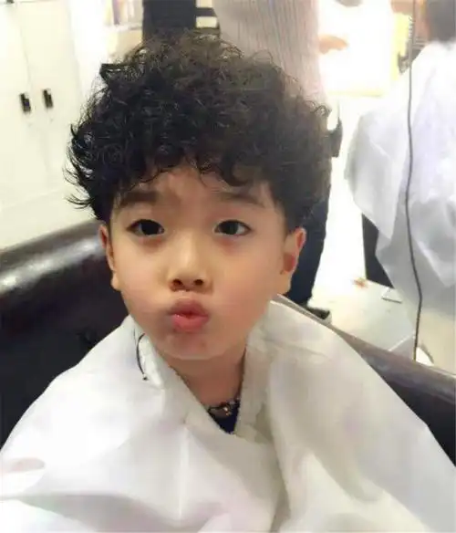 宝宝烫头发型图片大全(萌娃烫发越来越流行) - 赤虎壹号