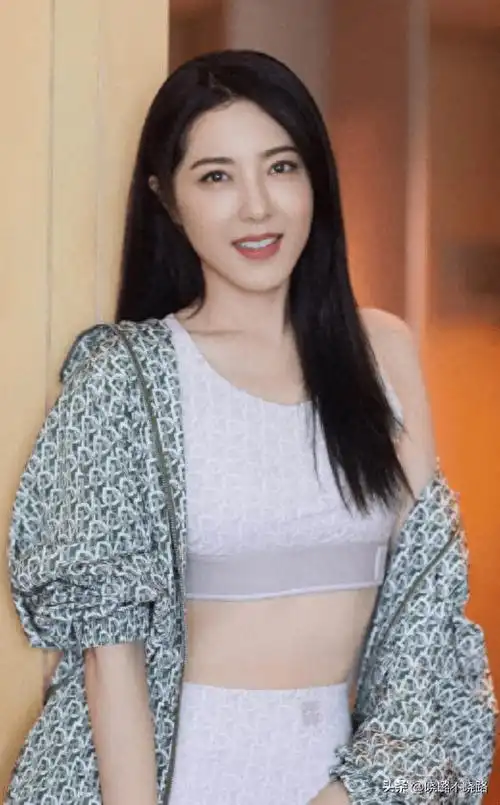 要错过,像殷桃或者是曾黎即便是在中年阶段日常的选择依然会是大波浪