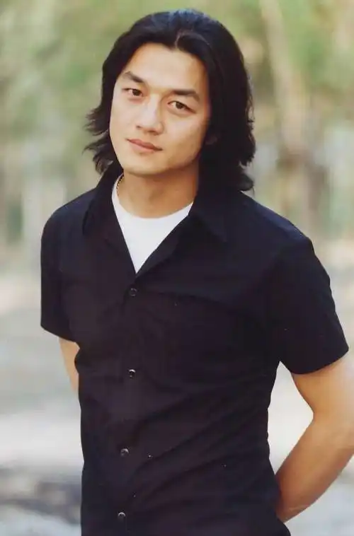 年轻时的李亚鹏