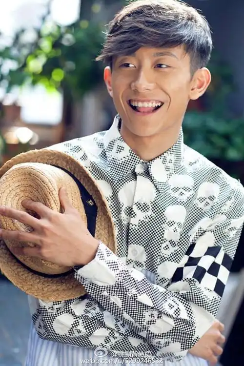 能笑出括号的都不是一般人〔张一山