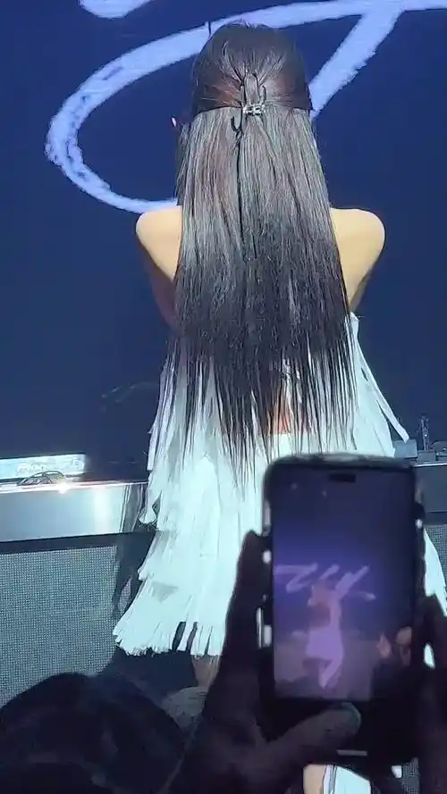 wbg应援团来了——这样的背影算背影杀吗?