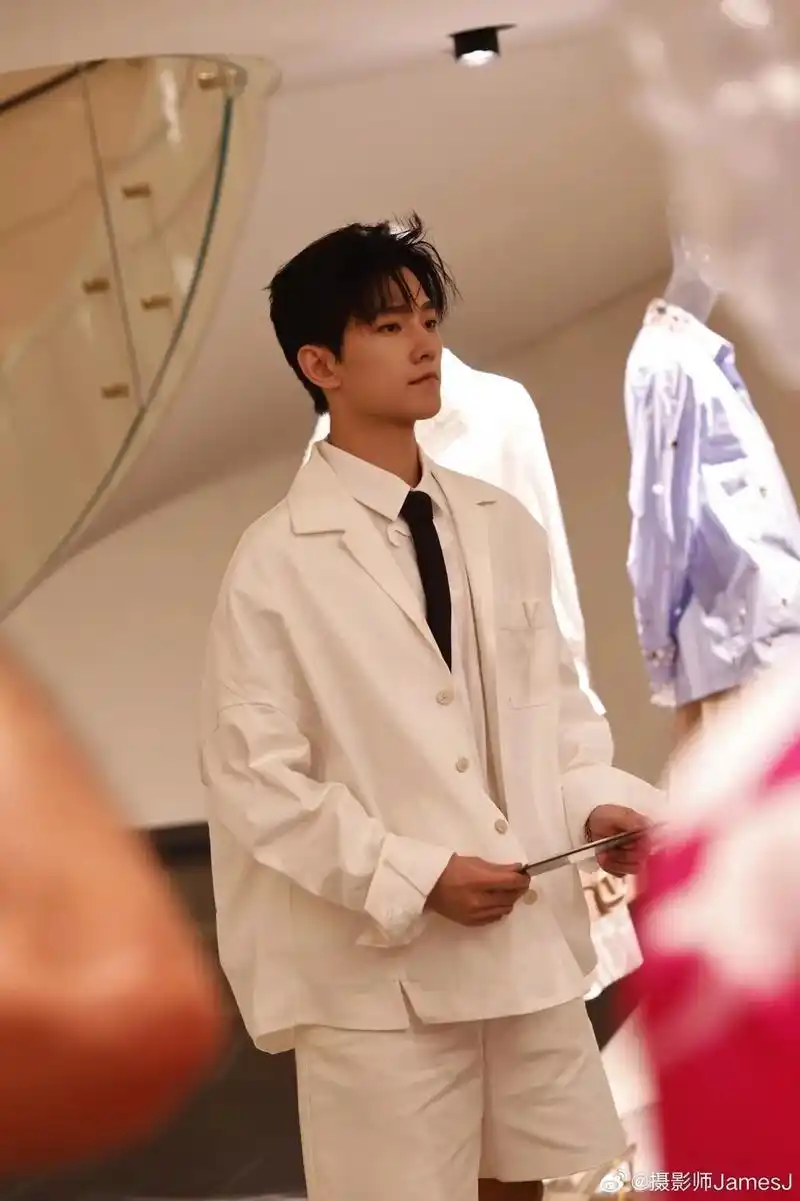 4 9 分享 音乐 举报 发布时间: 2024-01-15 22:23 杨洋的老婆就是我