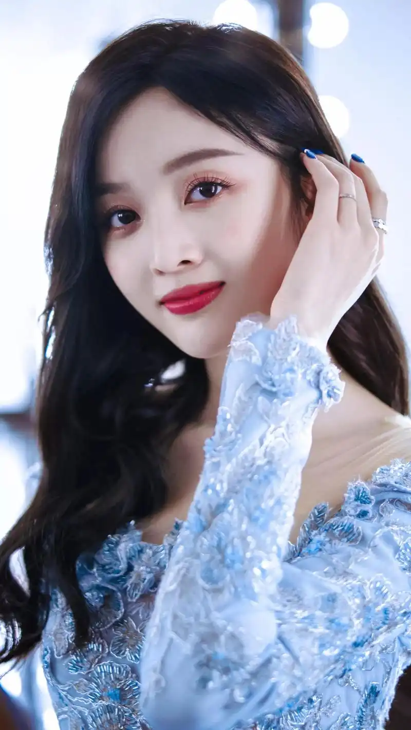 吴宣仪高清写真美图,顾盼生辉,美艳绝伦