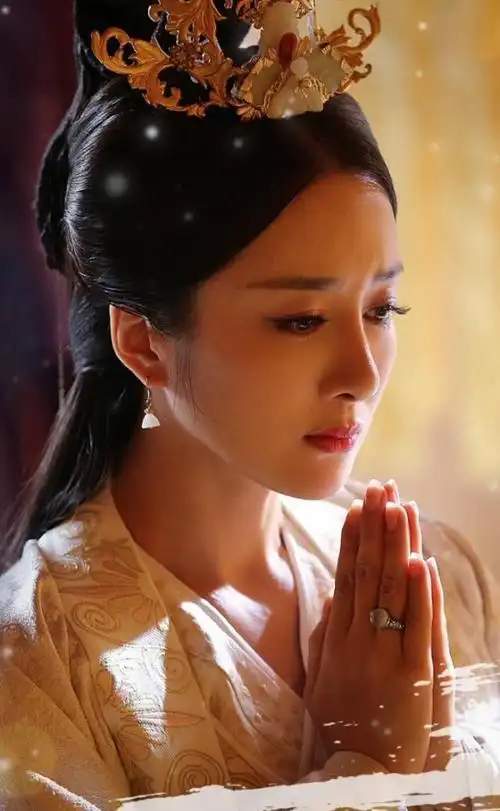 李依晓近照,她非常的漂亮,戏里狠,戏外萌,李依晓真的不止一面