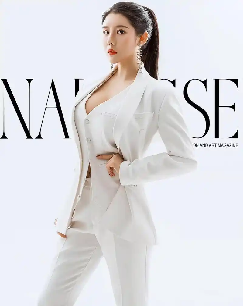 健身达人刘太阳晒新照!178穿高跟鞋更有气质,颜值很高颇受关注