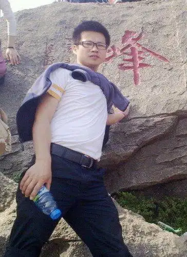 你们认为这个男人多大了?