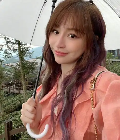 王心凌晒自拍许生日愿:希望每一个人都健康平安!