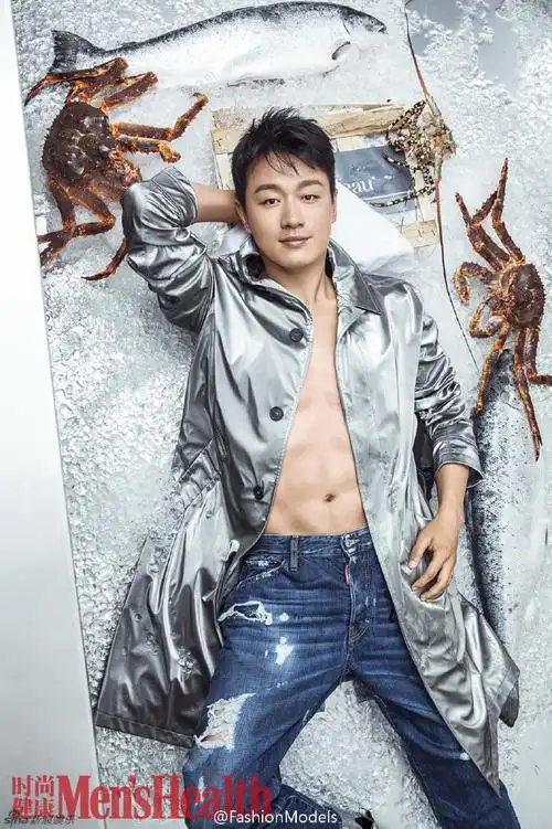 杂志封面 cover#佟大为受邀登上《时尚健康男士》9月刊封面,化身"