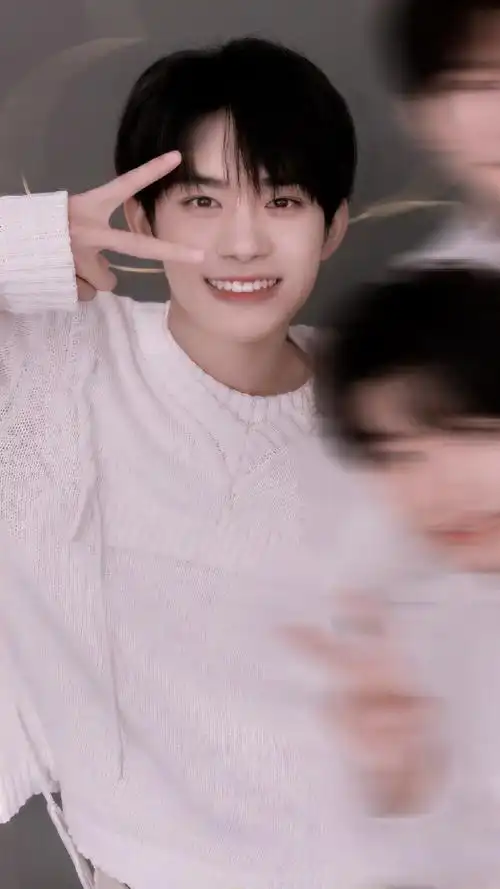 耶70707070四和四的剪刀手@tfboys-易烊千玺#易烊千玺电影