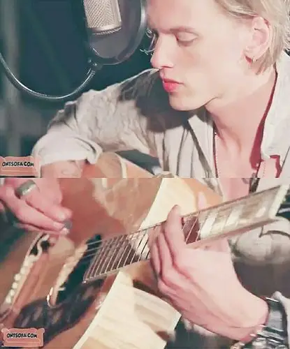 杰米坎贝尔鲍尔(jamie campbell bower)