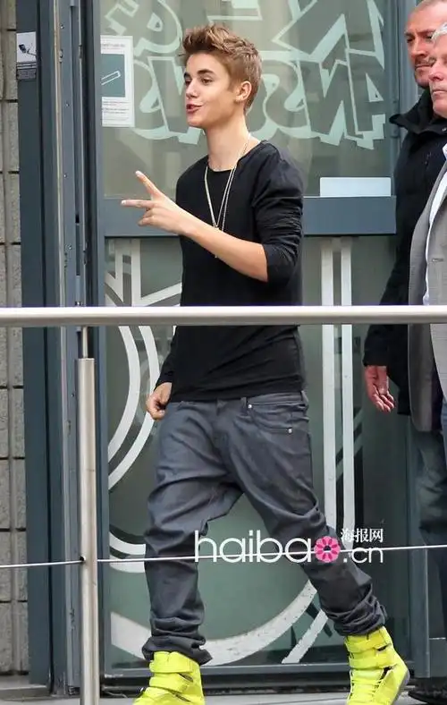 贾斯丁比伯身高多高,贾斯丁比伯实际身高,贾斯汀比伯身高对比_大山谷