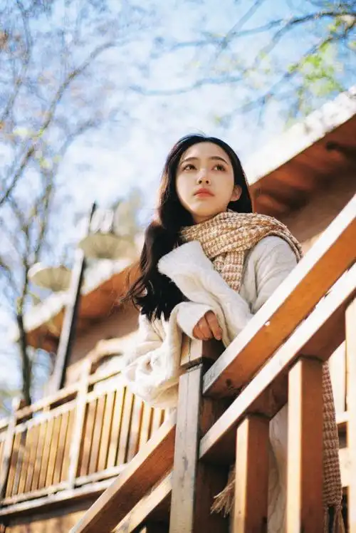 女生日常写真人像摄影,推荐7个姿势和技巧,拍出简约自然美