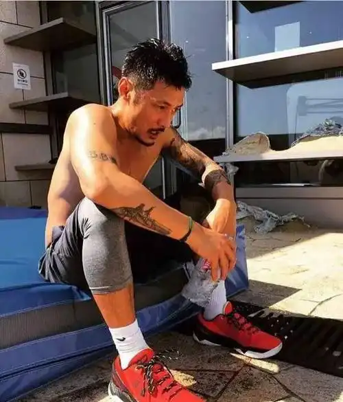 余文乐10个月地狱式健身半裸显诱惑,请自备纸巾