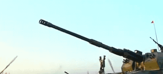 解放军新款"大炸逼"正式披露 | 军情晚报