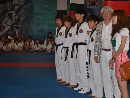 韩国跆拳道虎队来黄金道馆交流