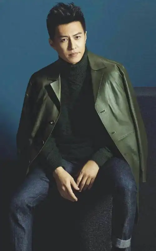 回顾演员靳东:在父母离异的阴影下长大,离过婚的女人更应该被爱