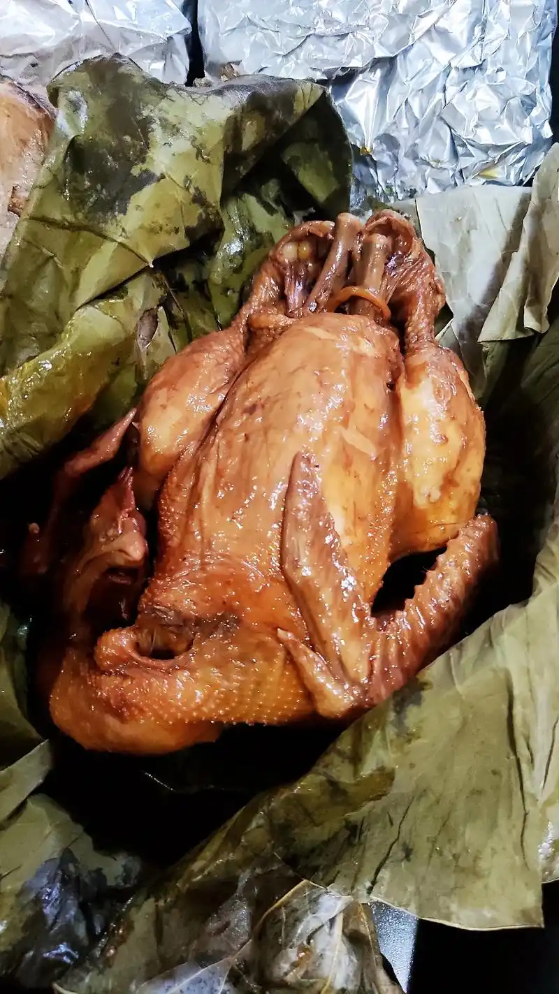 给她们仨准备了三份锡纸鸡包饭