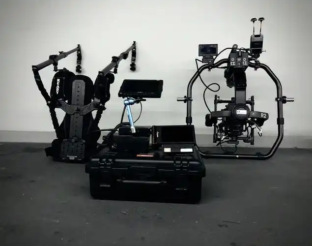 适合拍摄:模特,抠像,采访,产品,服装,化妆品广告,平面广告