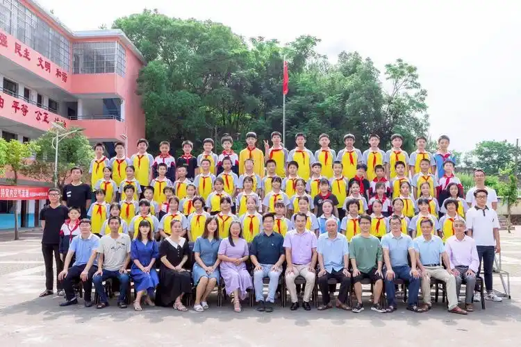 乘风破浪 驶向另一处海阔天空 ——安西中心小学2014级六年级毕业典礼