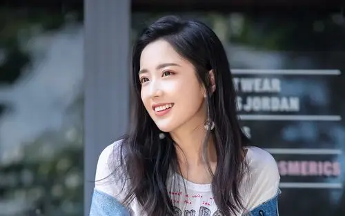 王艺瑾甜美写真图片-美女壁纸-高清美女图片-第6图-娟娟壁纸