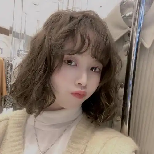 短发女生烫法式卷发真的太减龄太甜美啦