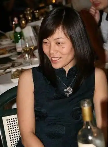 大家只是知道他的妻子叫小欧,早在2007年两人就已经登记结婚.