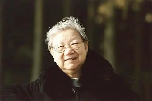 刘思齐逝世四个子女哭成泪人毛新宇率领全家来送别场面感人