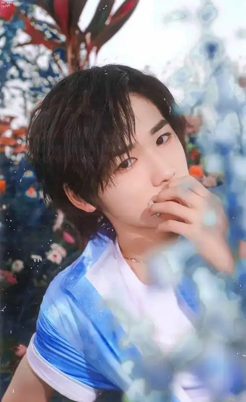 (宋亚轩图集)宋小漂亮的神仙颜值啊啊轩就长… - 半次元 - acg爱好者