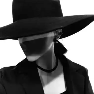 霸气冷艳黑色系女头,高清好看的黑白女头高冷霸气图片_女生头像_美头