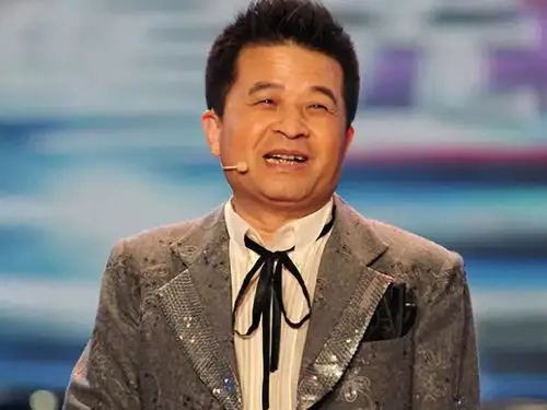 61岁毕福剑罕见公开露面和于文华为公益直播名气不减当年