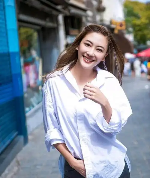 应采儿的美图_网易订阅