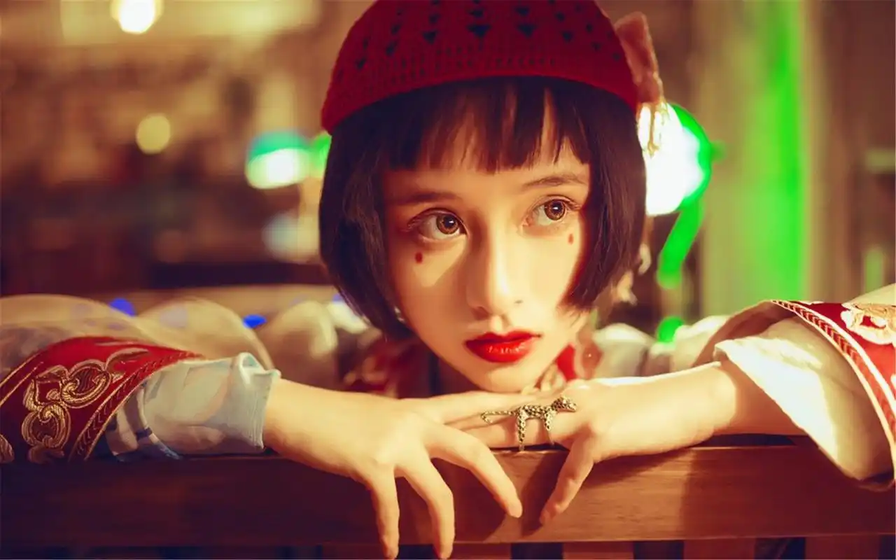 短发美女个性装扮写真图片电脑桌面壁纸下载