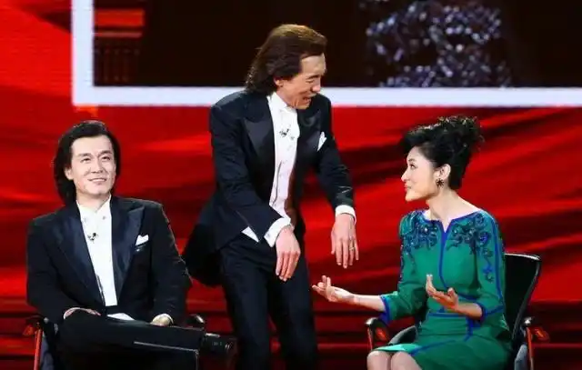 机器人"李咏"耗资200万烧钱惹众怒?(组图)